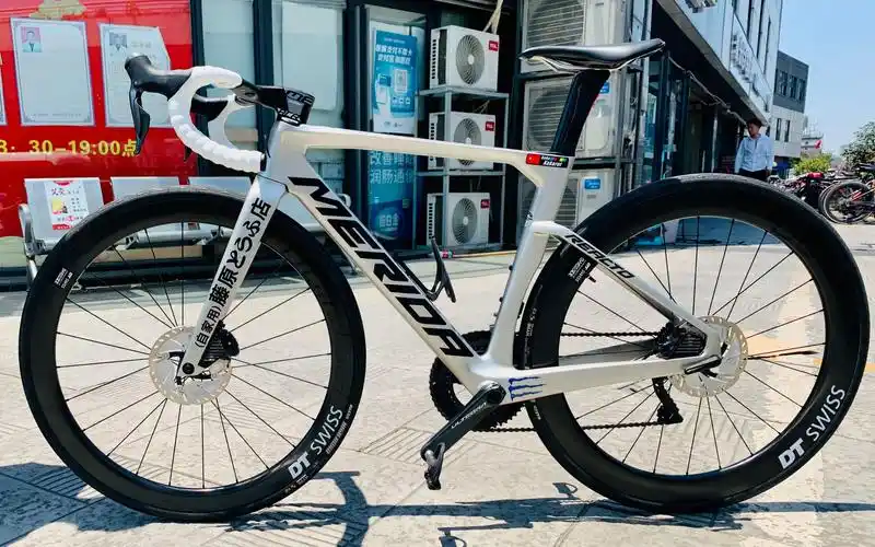 美利达瑞克多7000e 更换vision 5d 碳纤维一体把 车店实拍视频.