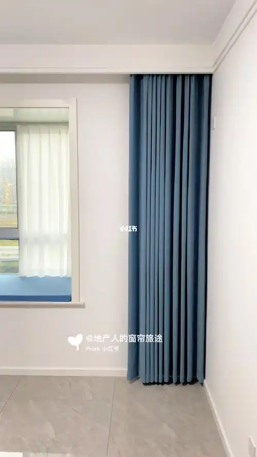 雾霾蓝的窗帘放在主卧,是你喜欢的感觉吗?