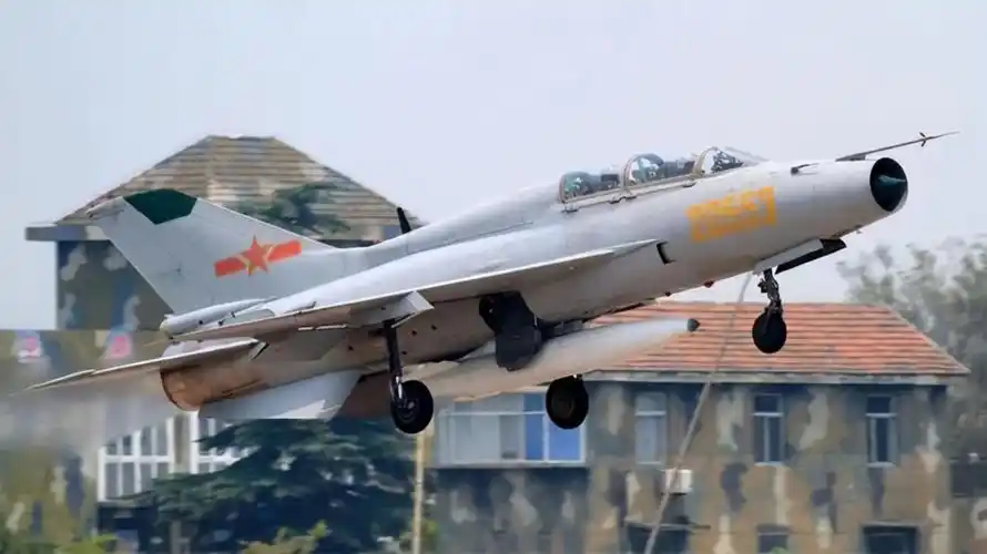 出口长达33年,首批就赚得2亿美元的歼-7,究竟如何卖出550多架?