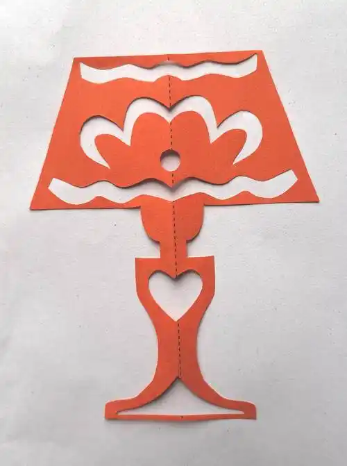 萱萱剪纸作品四简单对称剪纸的画法轴对称图形做剪纸和窗花手抄报轴