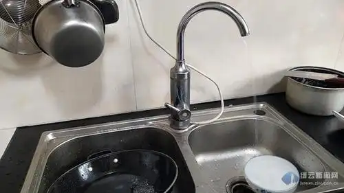 胡源榧树根拧开幸福的水龙头