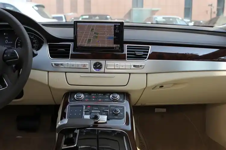 【奥迪a8l(进口)-内饰图片中控台正面】-网通社internet info agency