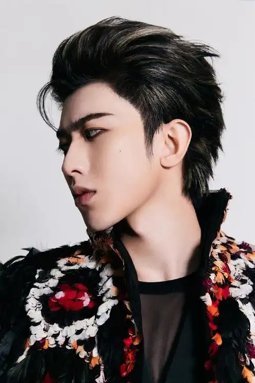 一向高冷著称的高定仙牌,蔡徐坤为什么一出手即拿下全球首穿