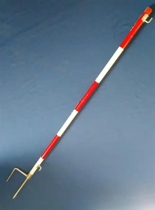 行业新闻安全围网支架使用特点: (1)伞式支架不锈钢管制成,红白相间