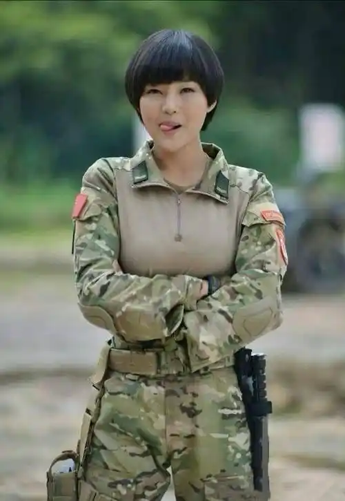 《特种兵之火凤凰》里的田果,从村姑蜕变成女神,如今戏约不断_郭艳