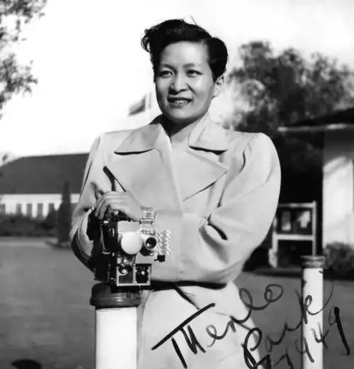 中国第一位女导演,23岁拍了自己的第一部电影!