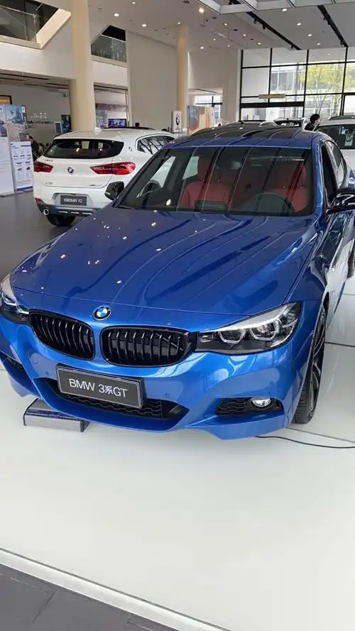 宝马3系gt-买gt曜夜版,买什么颜色好,个人特别喜欢外蓝色内红,缺了.