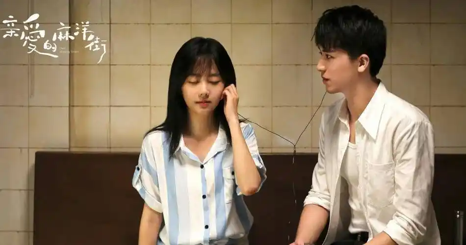 还未播,谭松韵又一新剧杀青,与高颜值男主同框配一脸_钟汉良_演技