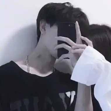 高清一左一右的2021最新情侣真人头像图片