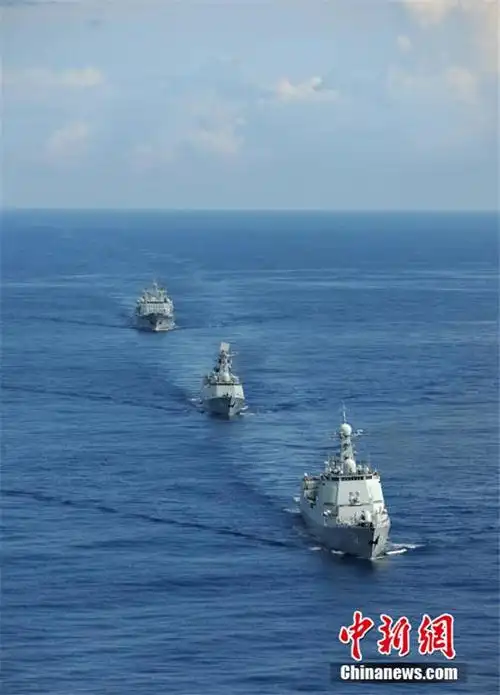 中国海军舰艇编队开展国际人道主义海上医疗救护