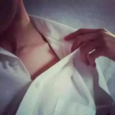 锁骨好看的男生太迷人!