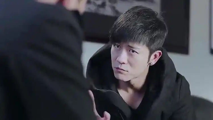 卧底归来:制造车祸,让我来救人