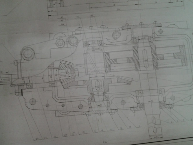二级圆锥圆柱齿轮减速器装配图(悬挂式输送机装置设计 )