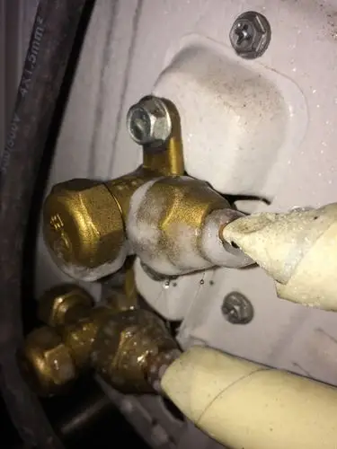 空调排水管出现冰雪是怎么会回事啊