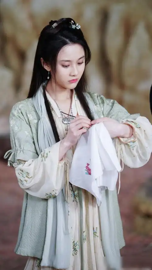 有翡张慧雯剧中造型欣赏感觉比女主服化道还要漂亮温婉型