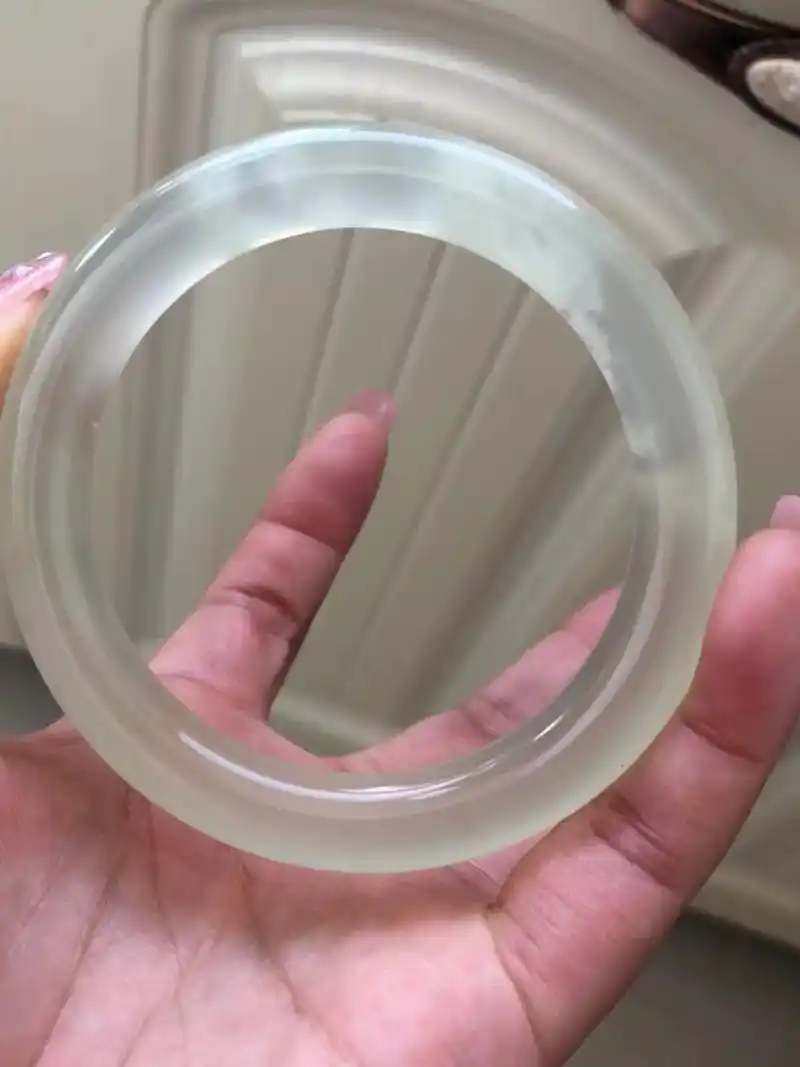 天然岫玉白冰种雪花棉玉手镯 美人条设计白云朵朵感特别美 祥云 - 抖