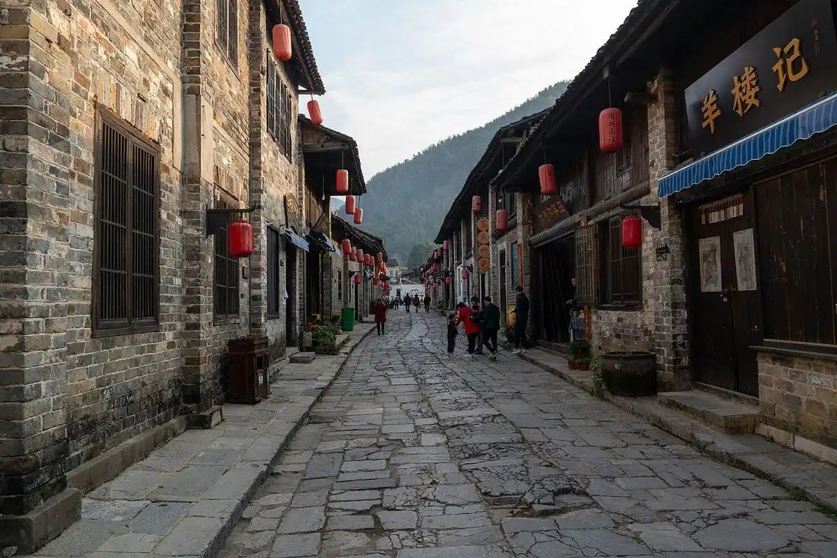 羊楼洞古镇 羊楼洞古镇位于湖北省赤壁市区西南的羊楼洞镇,是明清时期