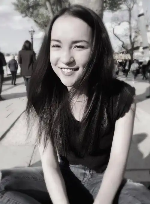 点击进来就看中英混血美女jessiemeili李美