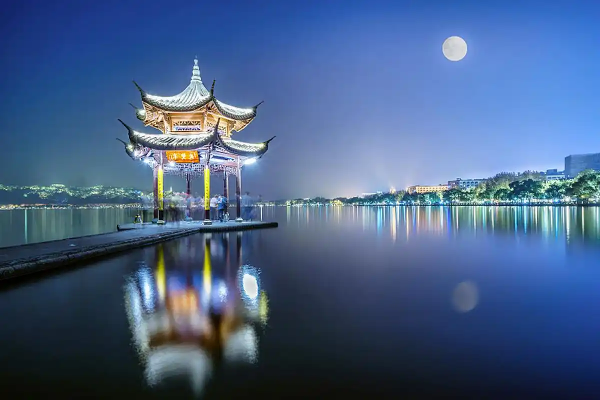 ai亚来杭州#杭州还有一个小众的景点是平湖秋月.