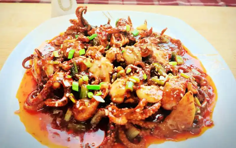 解锁八爪鱼最新吃法,酱爆八爪鱼麻辣鲜香,配米饭太好吃了!