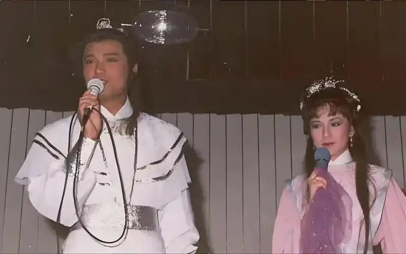 看完83射雕的幕后花絮,才发现翁美玲与苗侨伟的关系如此亲密