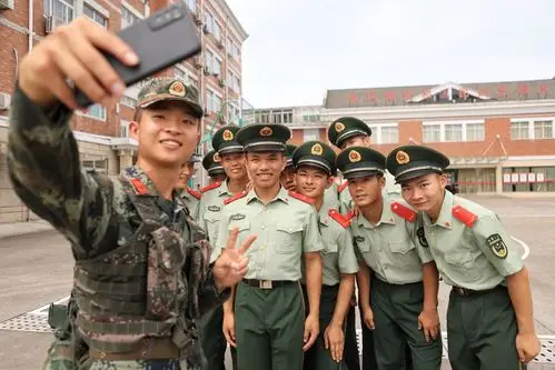 橄榄绿添新枝武警嘉兴支队首批春季入伍新兵下连