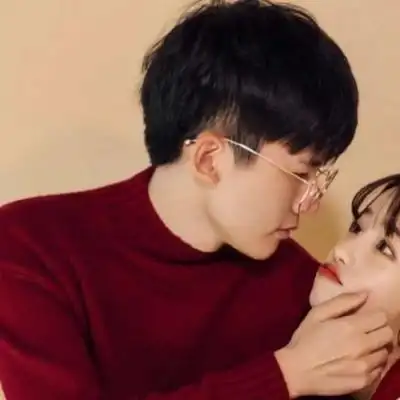 高清甜蜜适合跨年用的红色系情头图片,情侣头像图片