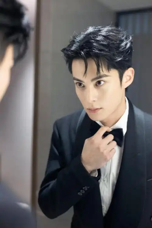 王鹤棣#王鹤棣是当下娱乐圈新晋小鲜肉男神无疑,经过火爆的古装偶像