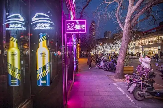 2月2日,北京三里屯酒吧街.摄影记者/王晓东