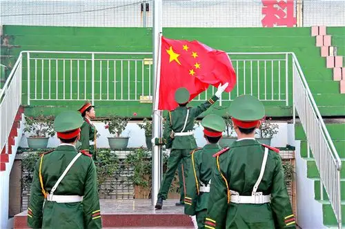 心怀梦想逐梦前行惠州一中实验学校举行新学期开学典礼