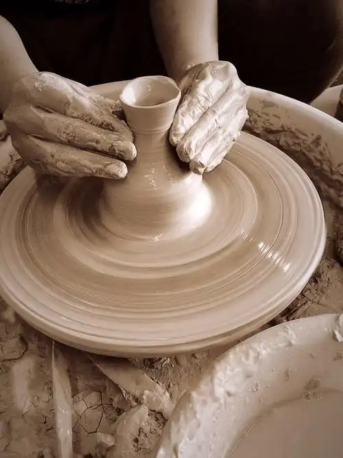 温馨提示:  原材料:陶泥500克 陶艺工具  拉坯制作:1次1作品,作品