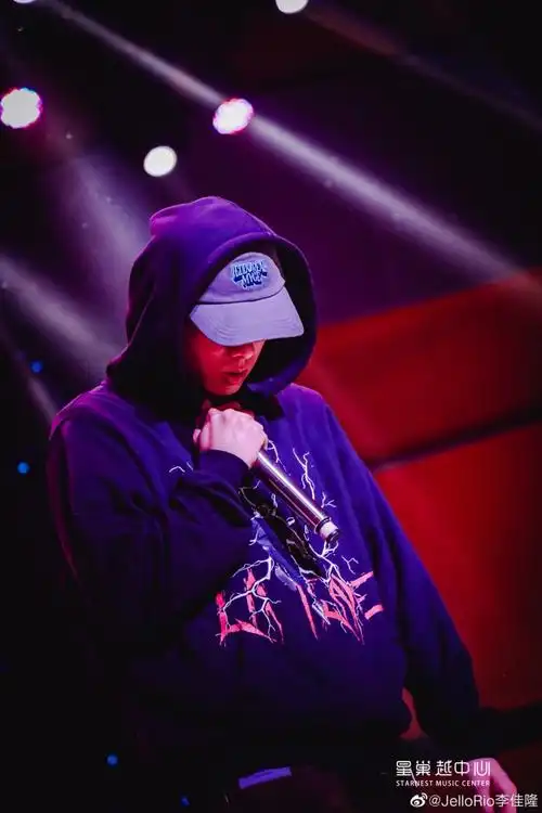 《中国新说唱》冠军李佳隆不仅是金曲制造机,身上