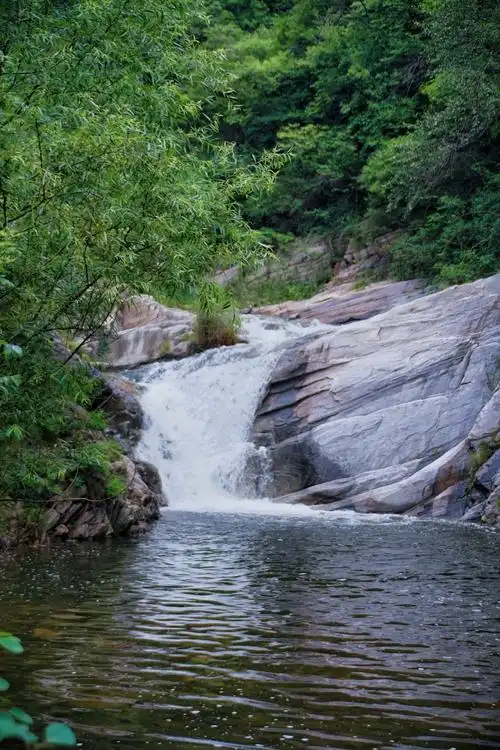 我和老妈与几位朋友自驾到曹川下涧,徒步游览了老龙潭景区
