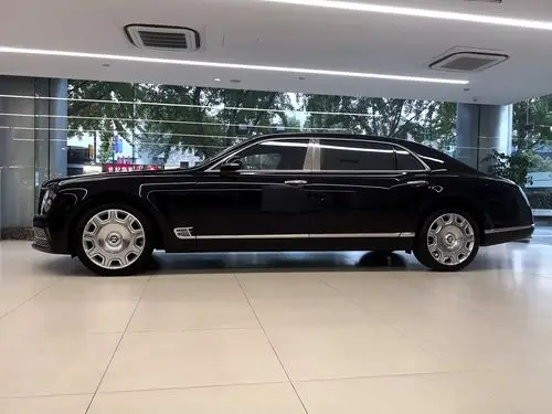 宾利慕尚ewb版宝石黑火红现车优惠60万元