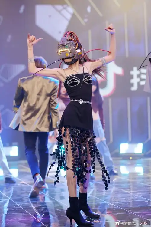 蒙面舞王#「倔强青铜」彰显女王风范,hold住全场.