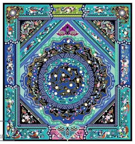 名称:太清浊二气纹浑圆型刺绣背带盖片  编号:dzbd012  民族:侗族