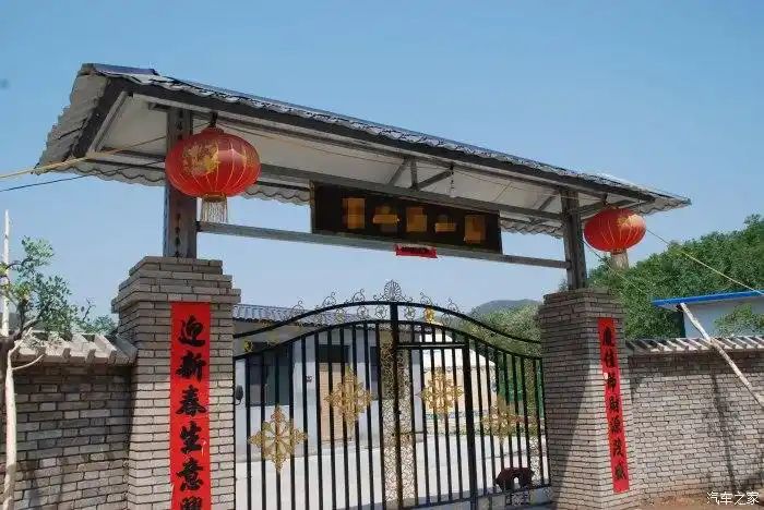 农家院大门(为免广告之嫌,门头打马赛克)