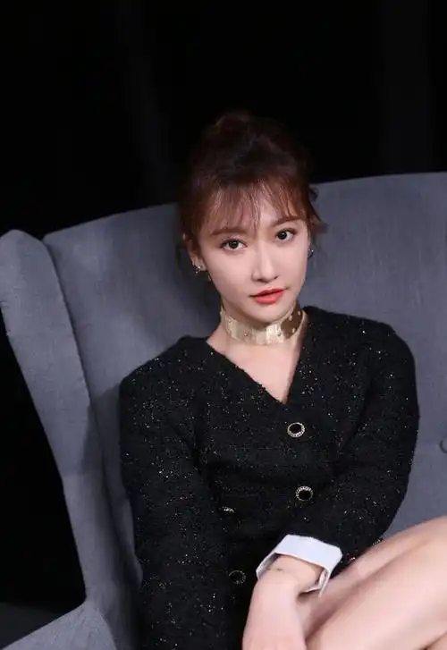 余玥:魅力颜值超级美