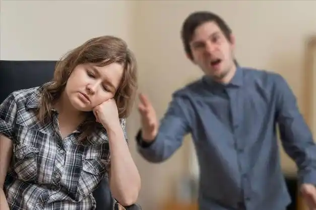 忌2事:吃肉喝酒天官赐福日,在这天最好是不要去吃肉喝酒,要表达内心的