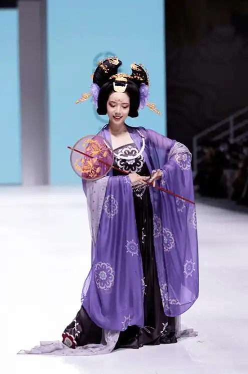 1000万网友争看汉服走秀罗衣飘飘一眼印永恒