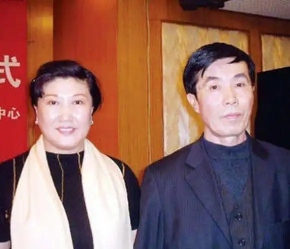 高秀敏女儿李萱:8年内父母双亡,把公婆当成父母,丈夫成她依靠