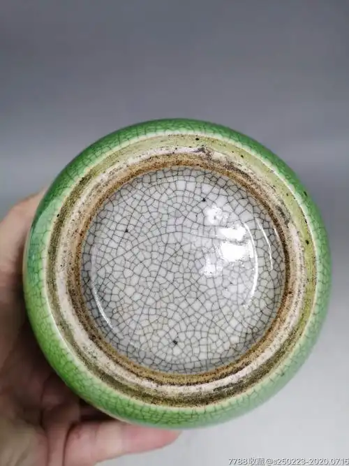 清中期绿哥釉小冬瓜罐