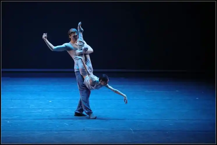 2016国家大剧院舞蹈节芭蕾gala《旋转-扭曲》双人舞剧照