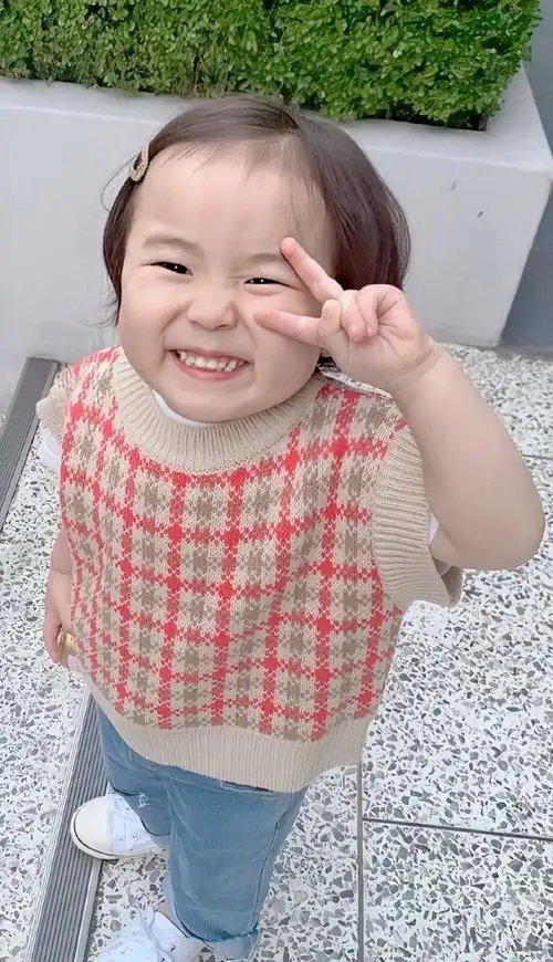 4月21日 22:11   关注  壁纸 萌娃 黄夏温 评论 收藏