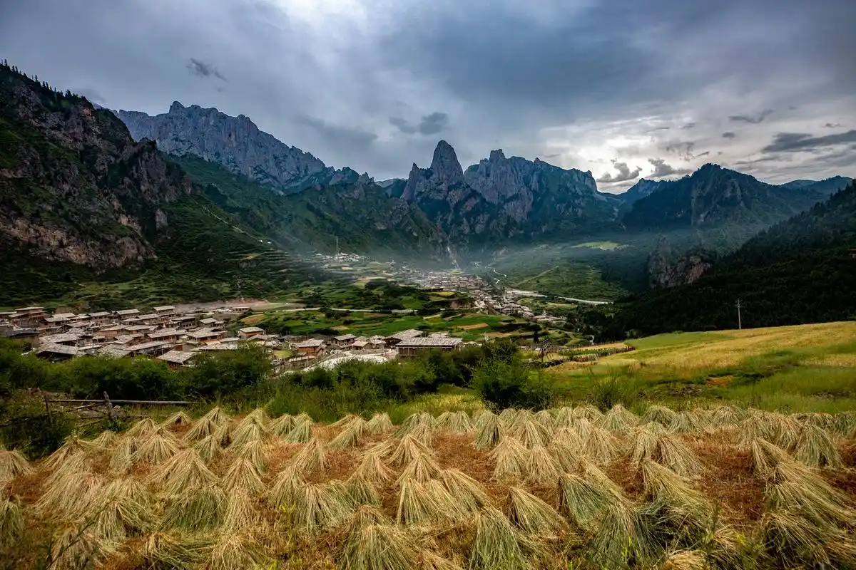 甘南,绿色勾勒的信仰曲线