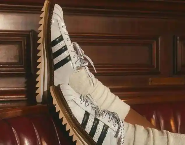 继首次在上海时装周亮相后,adidas和陈冠希宣布正式推出首款全球联名