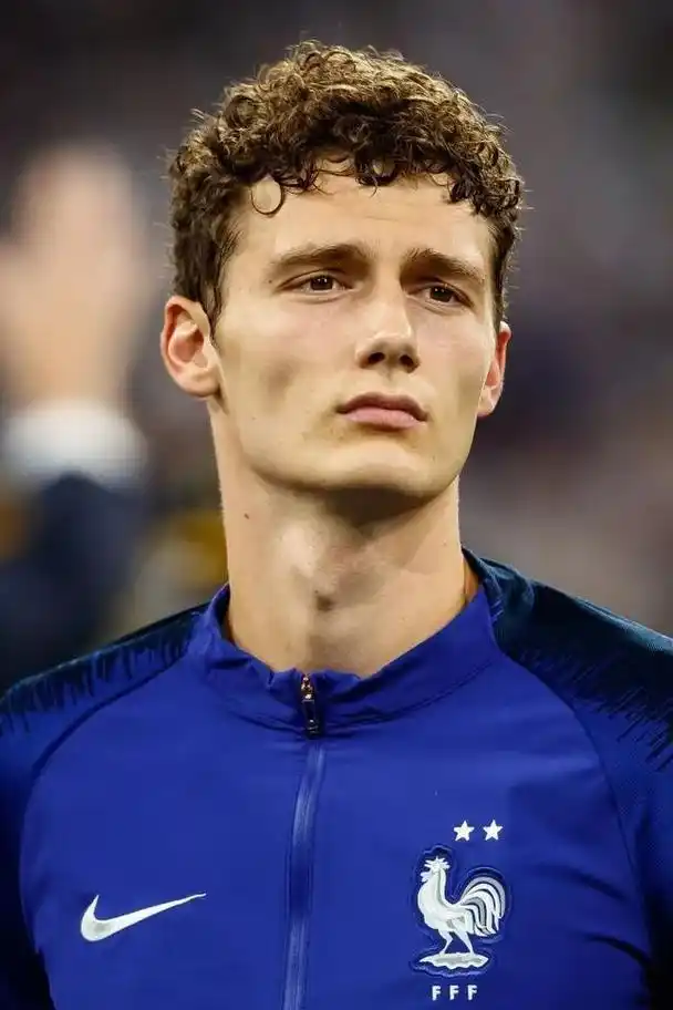 法国足球运动员本杰明·帕瓦尔连上场的机会都没有了!