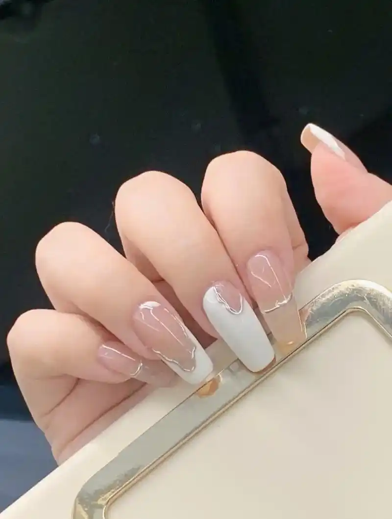 奶白纯欲天花板#美甲分享 #显白美甲 #秋冬美甲 #超好看的 - 抖音