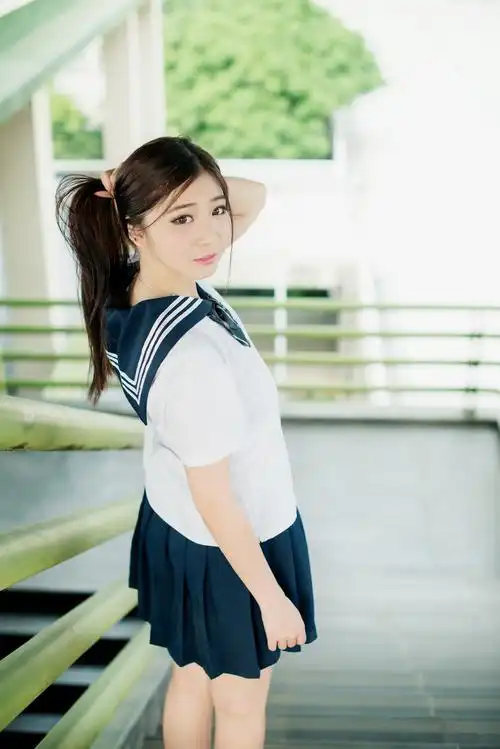 清纯可爱学生妹校服诱惑甜美写真