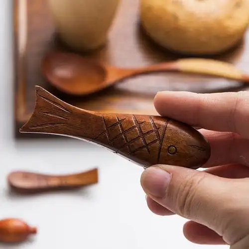 亿嘉日式筷托家用木质餐具筷子架个性创意木质筷架更卫生